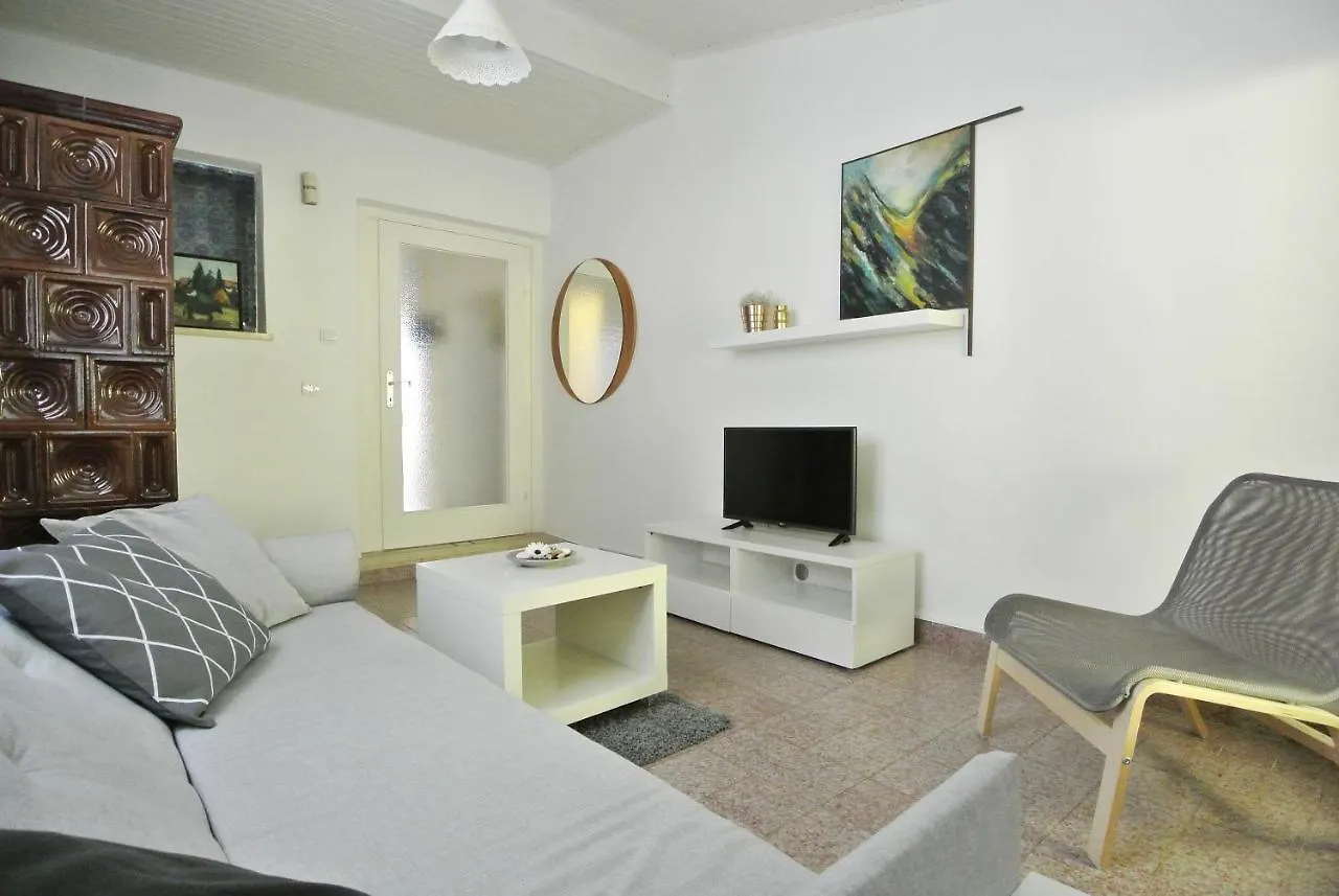 Apartments Sofia Banjole 0*,